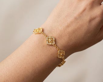 Bracelet Gourmette Doré aux Motifs Losanges Filigranés Style Bohème Chic et Vintage, Bijou Délicat Ajustable pour Femme Cadeau Élégant