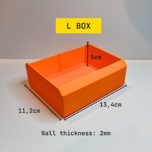 May include: An orange rectangular L box with dimensions of 13.4 cm x 11.2 cm x 5 cm. The wall thickness is 2mm. The text "L BOX" is displayed on a yellow background.