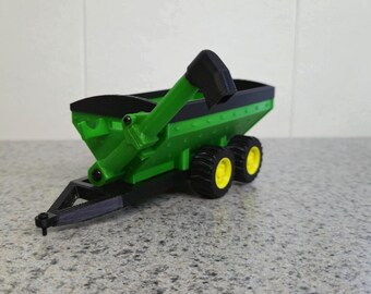 1:64 Scale Grain Cart Model – Foldable Auger Replica for Dioramas, Farm Toy Collections