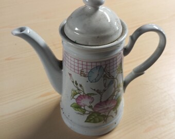 Tetera con forma de flor de petunia