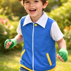 Set di costumi da allenatore ispirato ai Pokémon per bambini, con gilet blu, berretto e guanti, per travestimenti di compleanno, Halloween e Comic Con