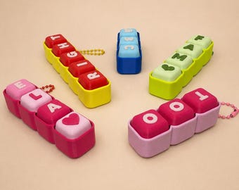 パーソナライズされたキーボードクリッカー：メカニカルスイッチ、カスタム名、ASMRおもちゃ、クリッキーフィジェット