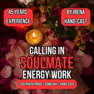 Peut inclure: Une bougie dorée allumée entourée de pétales de roses roses et blanches, de feuilles vertes et de petites fleurs jaunes. Les textes superposés indiquent : 45 YEARS EXPERIENCE, BY IRENA HAND-CAST, CALLING IN SOULMATE ENERGY WORK, LIVE PHOTO PROOF - SAME DAY - HAND-CAST.