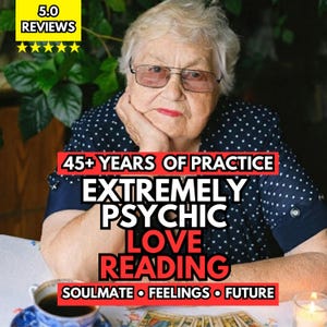 Könnte beinhalten: Eine ältere Person mit kurzem weißem Haar und Brille trägt ein dunkelblaues Hemd mit Punkten. Textüberlagerung: 5.0 REVIEWS, 45+ YEARS OF PRACTICE, EXTREMELY PSYCHIC LOVE READING, SOULMATE, FEELINGS, FUTURE. Eine Kaffeetasse und Tarotkarten sind zu sehen.