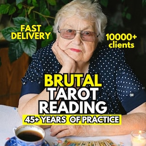 Op de afbeelding: Een afbeelding van een oudere vrouw met een bril en een polkadotshirt. Tekst op de afbeelding luidt "FAST DELIVERY", "10000+ clients", "BRUTAL TAROT READING" en "45+ YEARS OF PRACTICE". Een kopje koffie en tarotkaarten liggen op tafel.