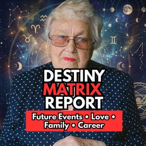 Pode incluir: Uma mulher idosa com óculos e uma blusa de bolinhas é apresentada em frente a um fundo cósmico com símbolos astrológicos. O texto "DESTINY MATRIX REPORT" é exibido de forma proeminente, com texto adicional indicando áreas de foco: Eventos Futuros, Amor, Família e Carreira.