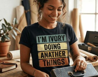 Camiseta "Ivory Doing Ivory Things", camiseta gráfica con nombre divertido.
