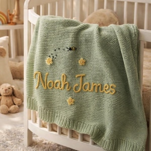 Aangepaste naam babydeken | Handgeborduurd breisel van biologisch katoen | Neutrale kinderkamerdecoratie | Uniek kraamcadeau