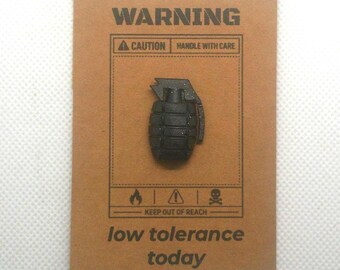 Charm de poche grenade impertinente | Cadeau amusant pour amis, collègues de travail | Mini cadeau humour noir | Énergie du gros boum | Bibelots torsadés | 3 pour 15