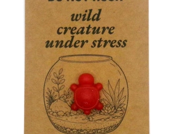 Charm pour terrarium tortue bibelots torsadés | Câlin avec poche pour tortue, soutien émotionnel | Cadeau drôle de tortue | Breloque en résine Goblincore
