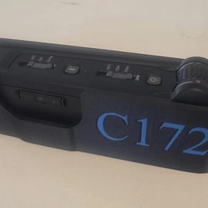 Soporte de fibra de carbono personalizable para el controlador de auriculares de aviación Bose A30