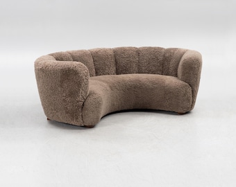 Scandinavische gebogen bank schapenvacht jaren 40