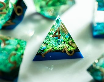 Sharp Edge DND Dice Set – Green and Blue Resin With Gold Numbers – 7pc Polyhedral RPG Dice for Dungeons and Dragons