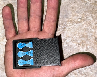 Custodia per batterie per apparecchi acustici, misura 675 Mini - The Hearing Vault - Contiene 6 batterie - Robusta custodia tascabile da viaggio