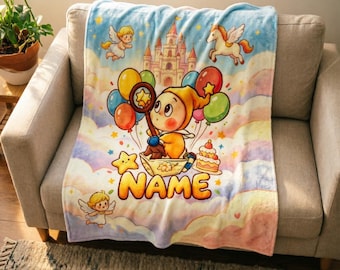 Manta macia com castelo mágico na floresta e elfos, ideal para decoração de quarto ou lista de presentes para bebês.
