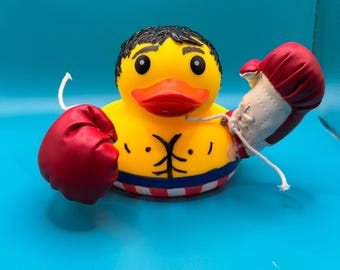 Ducky Balboa™ – Pato de goma Boxer (Pato grande personalizado, regalo divertido, pato inspirado en Rocky, artículo de colección hecho a mano)