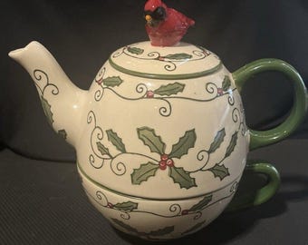 Zestaw do herbaty Temp-tations Holly & Berry 3-częściowy z pokrywką w kształcie kardynała