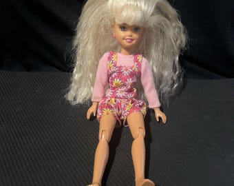 Lalka Barbie's Bicyclin firmy Mattel z 1996 r., oryginalne ubranka Stacie