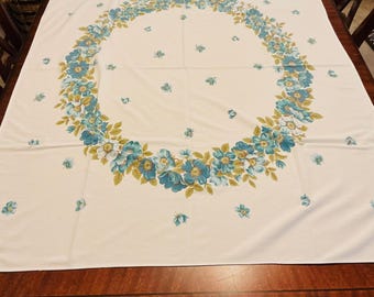 Gorgeous vintage print tablecloth 52x41