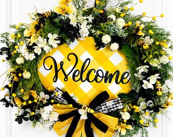 Corona de bienvenida con abejas / Decoración de puerta estilo granja con estampado de cuadros búfalo, acento primaveral y veraniego
