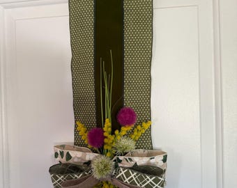 Colgante de puerta artesanal con diseño de flores silvestres de primavera, guirnalda vertical de doble cara, decoración estilo cottagecore.