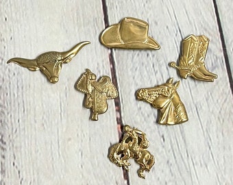 Conjunto vintage de 6 cubiertas de botones con temática occidental en tono dorado: sombrero de vaquero, silla de montar, novillo, caballo, botas de vaquera y bronco bucking