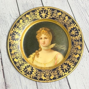 Antique 1905 Tin Litho Vienna Art Plate Queen Louise of Prussia - 10 Inches
