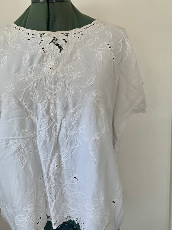 White Floral Embroidery Shirt - image 4