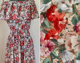 70年代のゆったりとした花柄の楽しいドレス