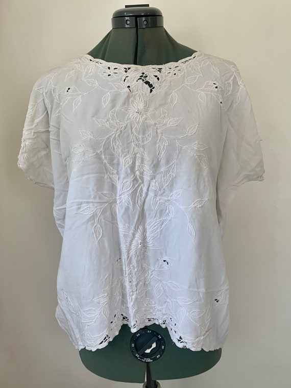 White Floral Embroidery Shirt - image 2