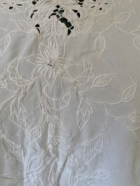 White Floral Embroidery Shirt - image 3