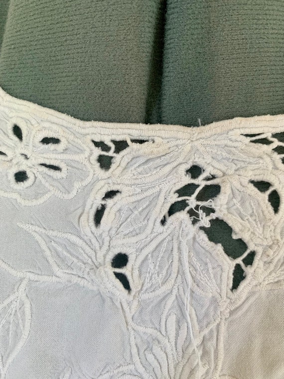 White Floral Embroidery Shirt - image 5
