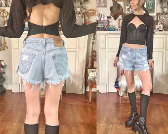 Pantalones cortos Levi's Y2K desgastados y destrozados