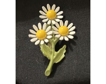 Vintage Yellow and White Daisy Cluster Floral Enamel Brooch, Retro 60s 70s Style