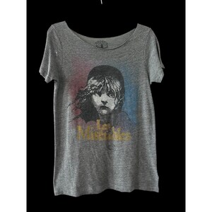 Chaser For Urban Outfitters Les Miserables T-Shirt Size Large Thrashed Vintage image 9