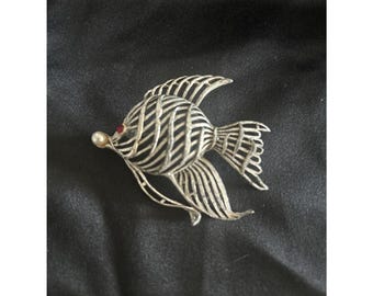 Vintage 1995 B.G Bergdorf Goodman Angel Fish Brooch Red Eye Pin Jewelry