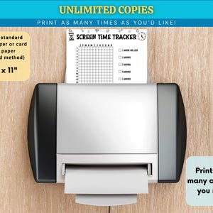Op de afbeelding: Een printer die een "Screen Time Tracker"-blad afdrukt. Het blad heeft een grafiek voor het bijhouden van schermtijd. De afbeelding bevat ook tekst die zegt "Afdrukken op standaard printerpapier of karton (voorkeursmethode) 21,6 cm x 27,9 cm" en "Druk zoveel exemplaren af als je nodig hebt!"