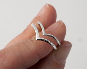 Minimal chevron ring, skinny wave ring, handmade with Argentium sterling silver, made to size, 1.5 or 2mm thick, Australian seller, stacking