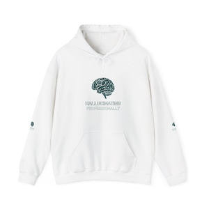 Hallucinerar professionellt sedan 2023 Hoodie, rolig AI-tröja, programmerare-gåva, tech-humor-tröja