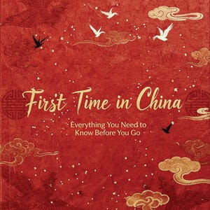 Puede incluir: Una portada de libro roja con detalles dorados y el título "First Time in China". La portada presenta ilustraciones de pájaros, nubes y fénix. También se incluye el texto "Everything You Need to Know Before You Go".