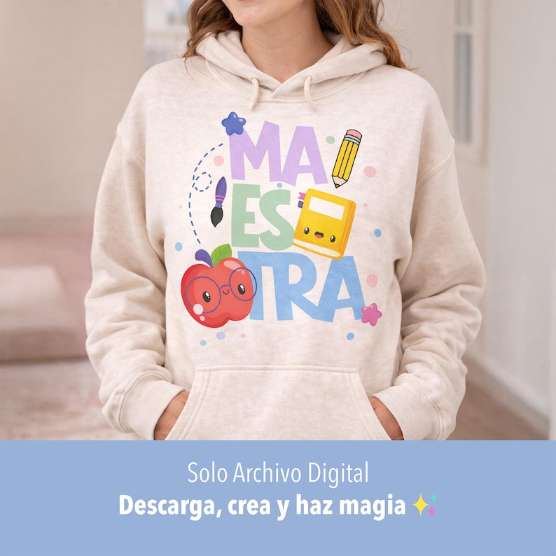 May include: Beige hoodie with a colorful graphic that says "MAESTRA" with an apple wearing glasses, a pencil, and a book. The hoodie has a front pocket and a drawstring hood. The bottom of the image has the text "Solo Archivo Digital" and "Descarga, crea y haz magia".