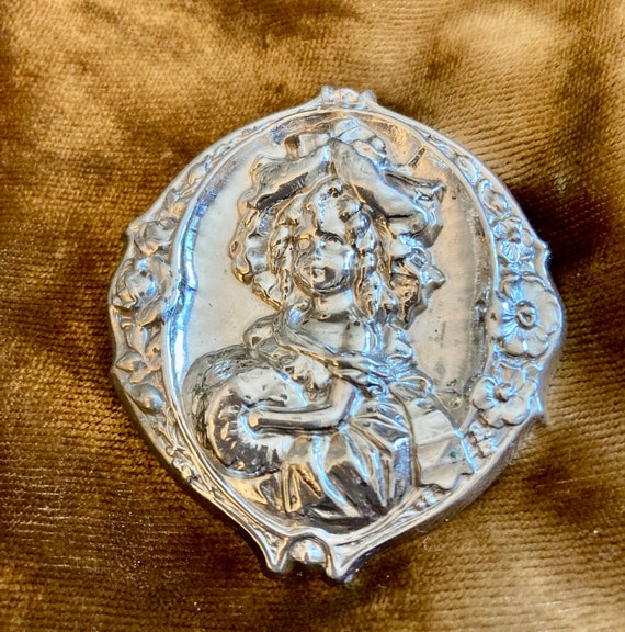 Art Nouveau Cameo Silver Brooch Repousse Lady Cam… - image 7