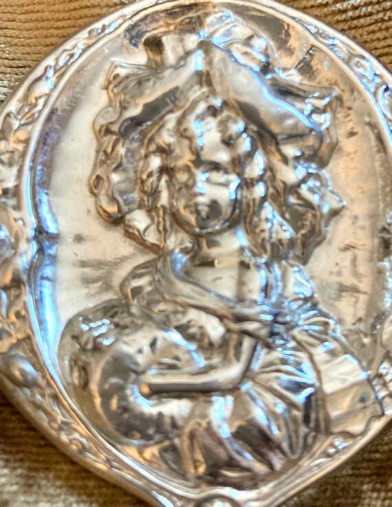 Art Nouveau Cameo Silver Brooch Repousse Lady Cam… - image 4