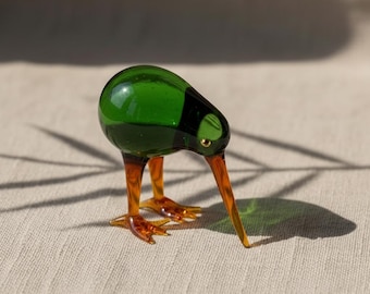 Estatueta de kiwi em vidro soprado à mão, escultura artística em âmbar verde, lindo enfeite de mesa, decoração inspirada na natureza, presente para amantes de pássaros.