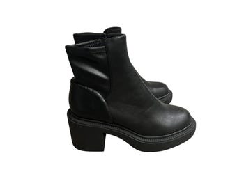 Botas de cano curto Madden Girl femininas, tamanho 6,5, pretas, novas com etiqueta, salto plataforma bloco, sola tratorada.