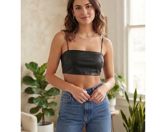 Hello Molly Faux Leather Crop Top Womens US 6 Black Excellent Spaghetti Strap