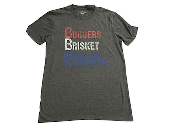 Camiseta gráfica para hombre talla M BBQ, color gris, con estampado de hamburguesas, falda de res y cerveza. Camiseta en excelente estado, nueva con etiquetas.