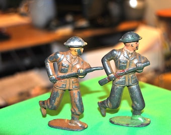 Vintage Barclay B90 Running Soldiers with Rifles Cast Lead