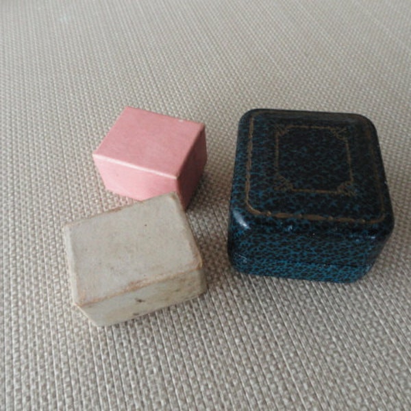 A673)  Vintage Ring Boxes assortment