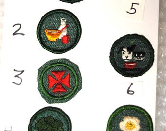 Insignias de Girl Scouts antiguas de las décadas de 1930 y 1950.